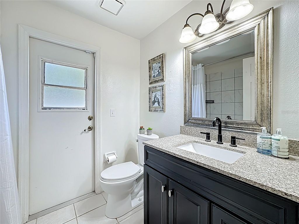 Image 26 of property listing at 10729 OAK GLEN CIRCLE, Orlando, FL 32817