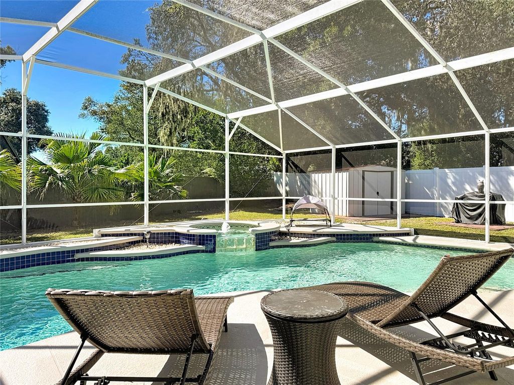 Image 31 of property listing at 10729 OAK GLEN CIRCLE, Orlando, FL 32817