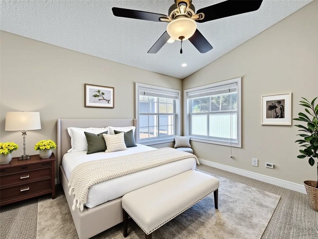 Image 32 of property listing at 10729 OAK GLEN CIRCLE, Orlando, FL 32817