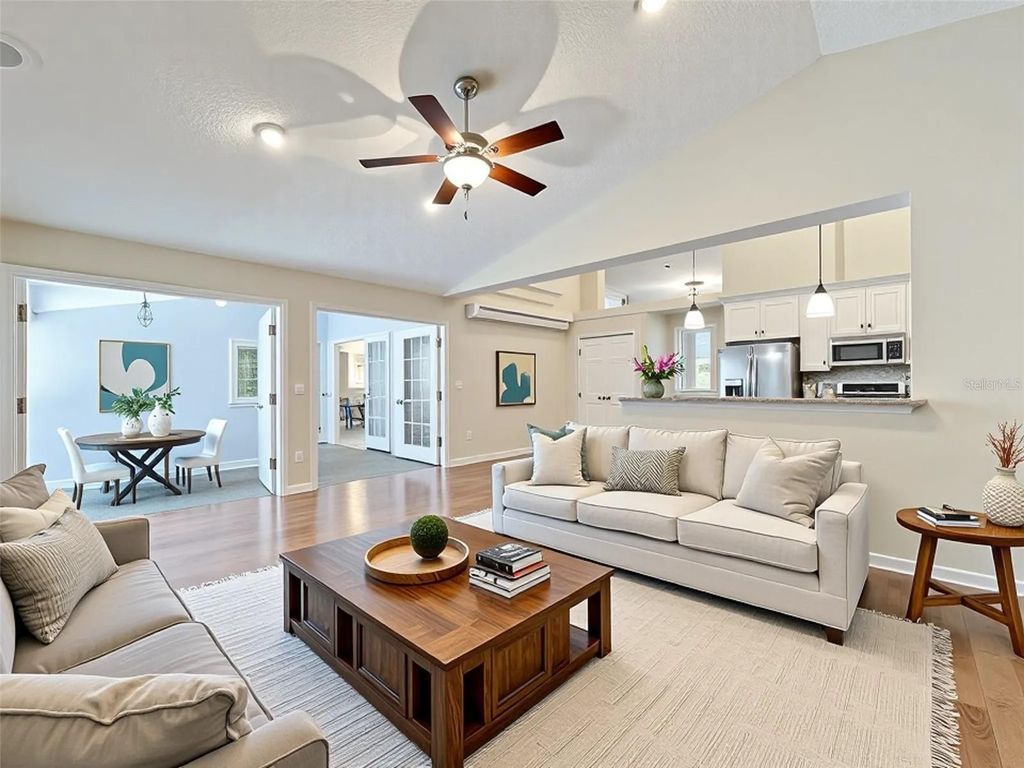 Image 37 of property listing at 10729 OAK GLEN CIRCLE, Orlando, FL 32817