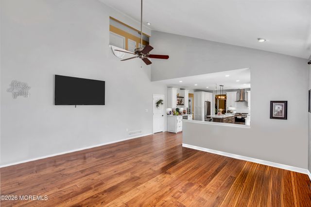 8 Cabin Brook Crescent Crest, Manchester, NJ 08759