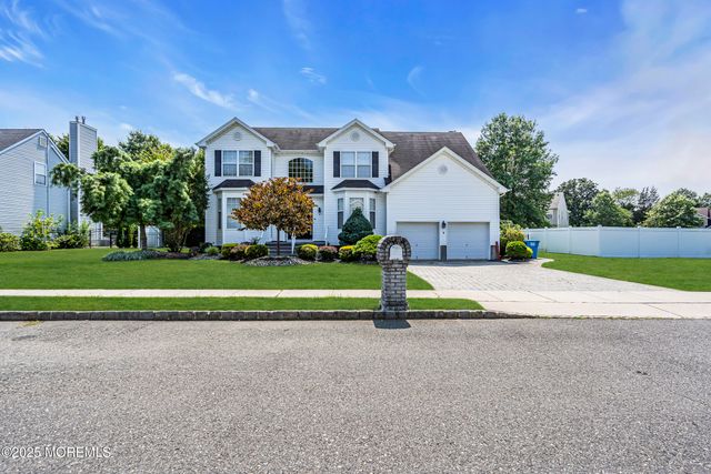 8 Cabin Brook Crescent Crest, Manchester, NJ 08759