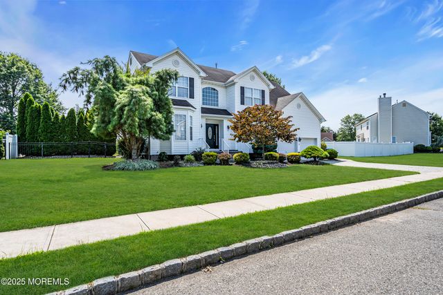 8 Cabin Brook Crescent Crest, Manchester, NJ 08759