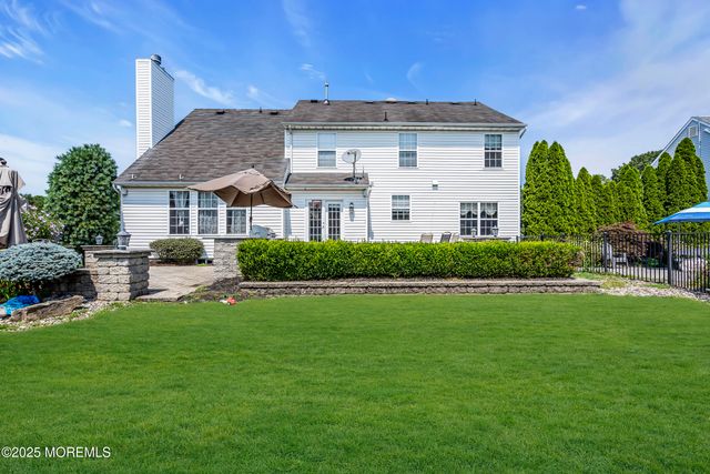 8 Cabin Brook Crescent Crest, Manchester, NJ 08759