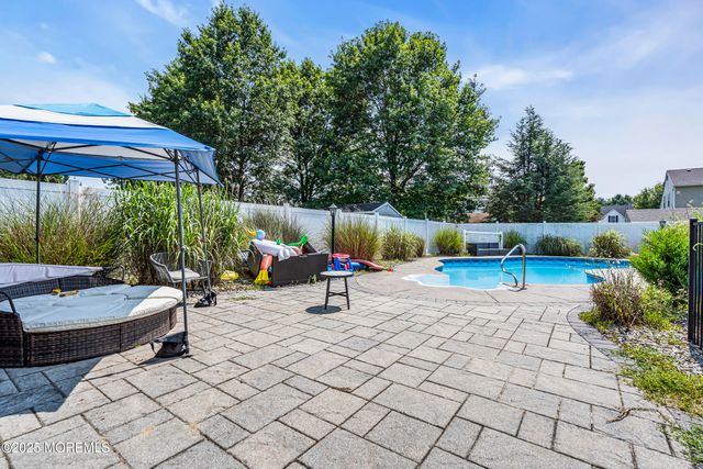 8 Cabin Brook Crescent Crest, Manchester, NJ 08759