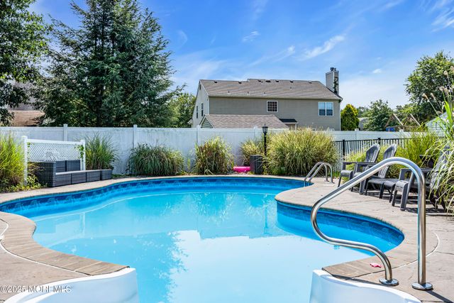 8 Cabin Brook Crescent Crest, Manchester, NJ 08759