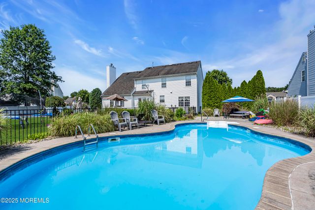 8 Cabin Brook Crescent Crest, Manchester, NJ 08759