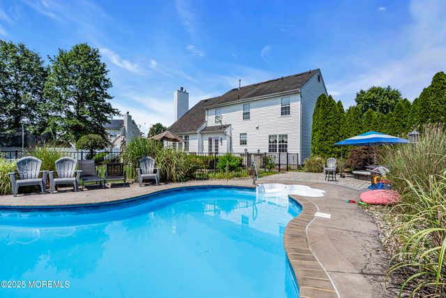 8 Cabin Brook Crescent Crest, Manchester, NJ 08759