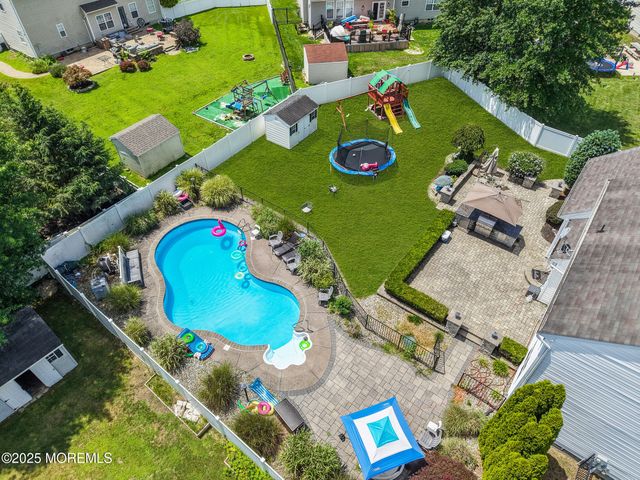 8 Cabin Brook Crescent Crest, Manchester, NJ 08759