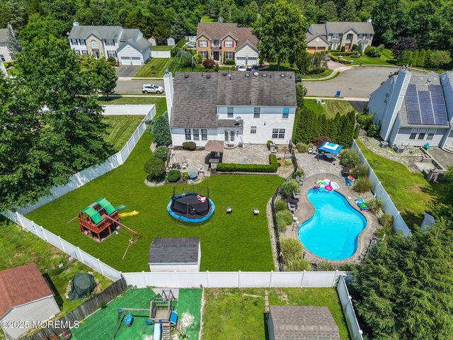 8 Cabin Brook Crescent Crest, Manchester, NJ 08759