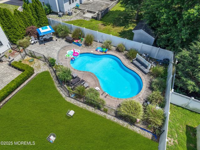 8 Cabin Brook Crescent Crest, Manchester, NJ 08759