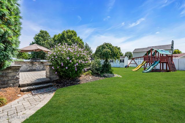 8 Cabin Brook Crescent Crest, Manchester, NJ 08759