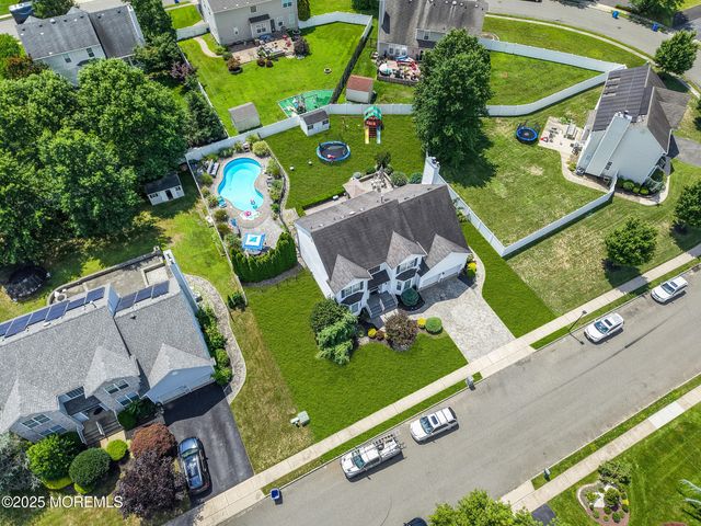 8 Cabin Brook Crescent Crest, Manchester, NJ 08759