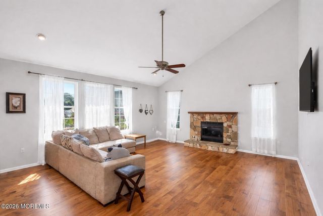 8 Cabin Brook Crescent Crest, Manchester, NJ 08759