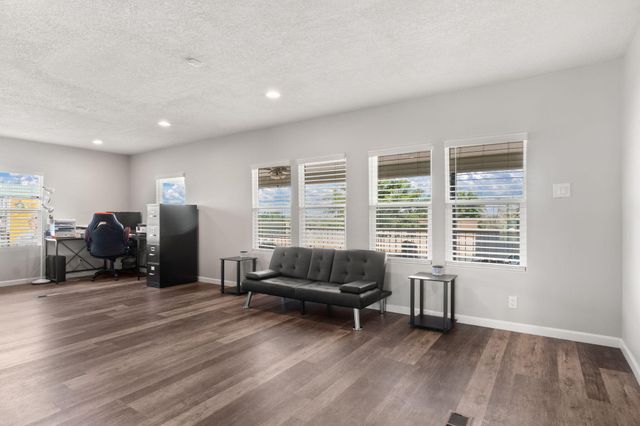 5373 RAGLIN Avenue SW, Albuquerque, NM 87121