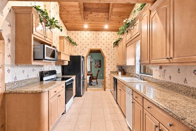 521 NW 78th Way, Plantation, FL 33324