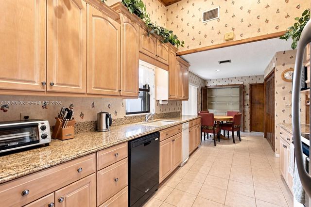 521 NW 78th Way, Plantation, FL 33324