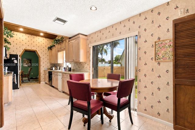 521 NW 78th Way, Plantation, FL 33324