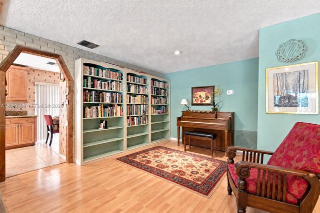 521 NW 78th Way, Plantation, FL 33324