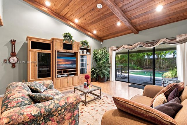 521 NW 78th Way, Plantation, FL 33324