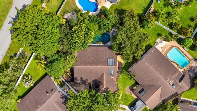 521 NW 78th Way, Plantation, FL 33324