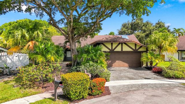 521 NW 78th Way, Plantation, FL 33324