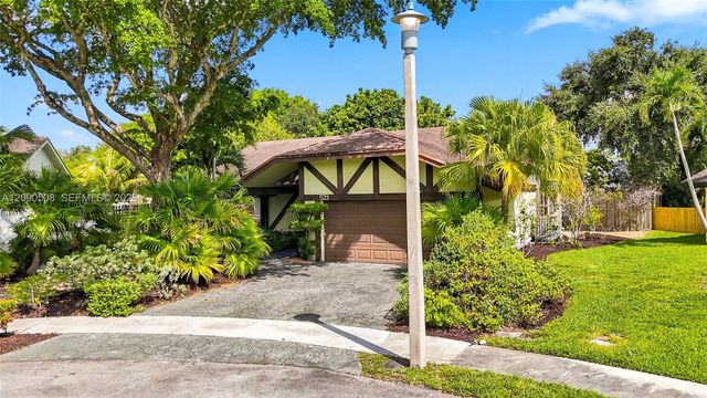 521 NW 78th Way, Plantation, FL 33324