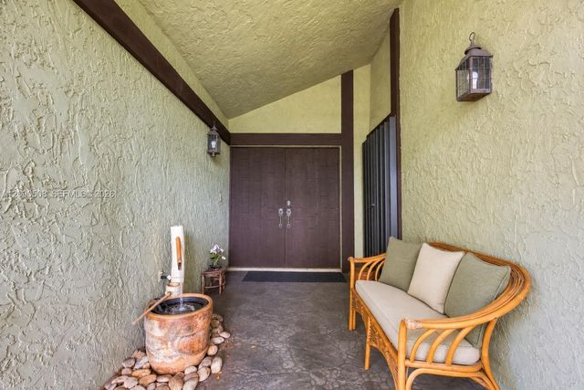 521 NW 78th Way, Plantation, FL 33324