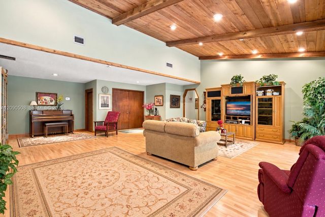 521 NW 78th Way, Plantation, FL 33324