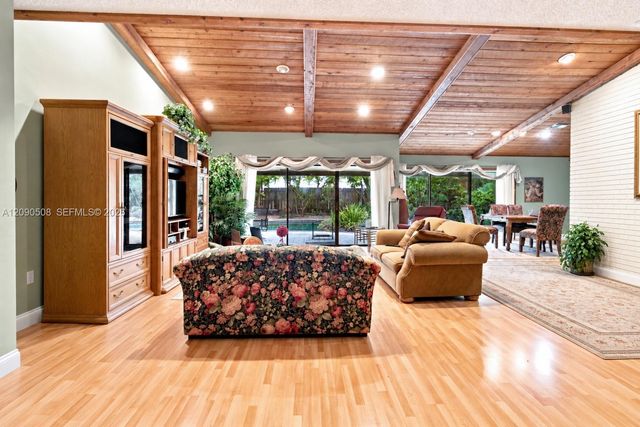 521 NW 78th Way, Plantation, FL 33324