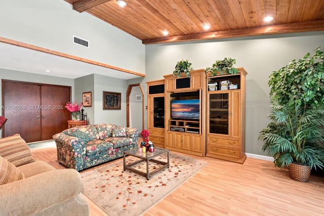 521 NW 78th Way, Plantation, FL 33324