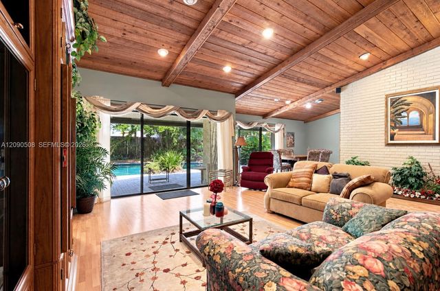 521 NW 78th Way, Plantation, FL 33324