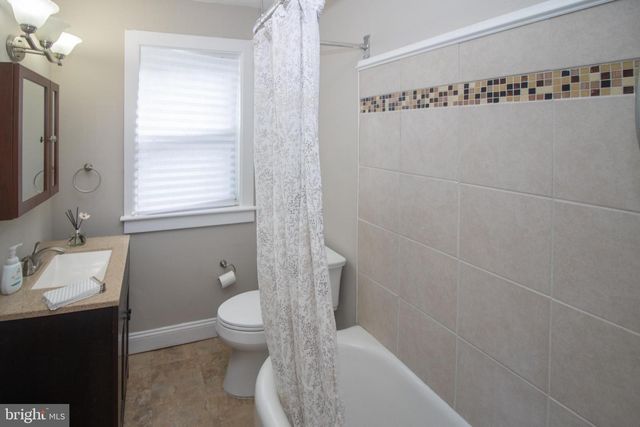35 W HOLLY AVE, Oaklyn, NJ 08107