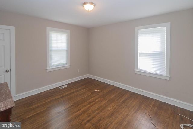 35 W HOLLY AVE, Oaklyn, NJ 08107