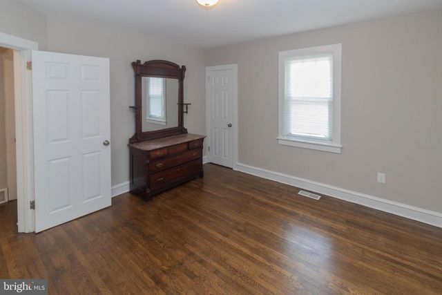 35 W HOLLY AVE, Oaklyn, NJ 08107