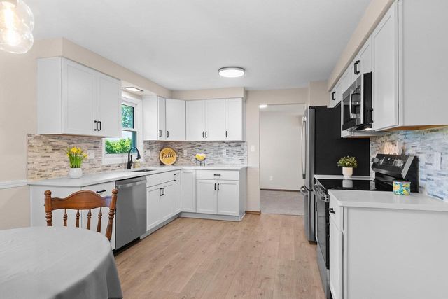 406 ST JUDE STREET, Green Bay, WI 54303