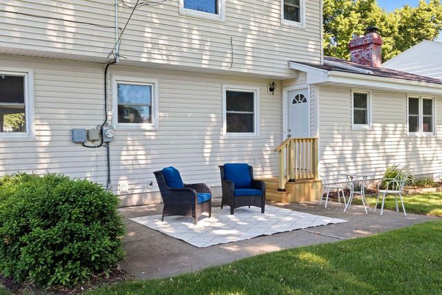 406 ST JUDE STREET, Green Bay, WI 54303