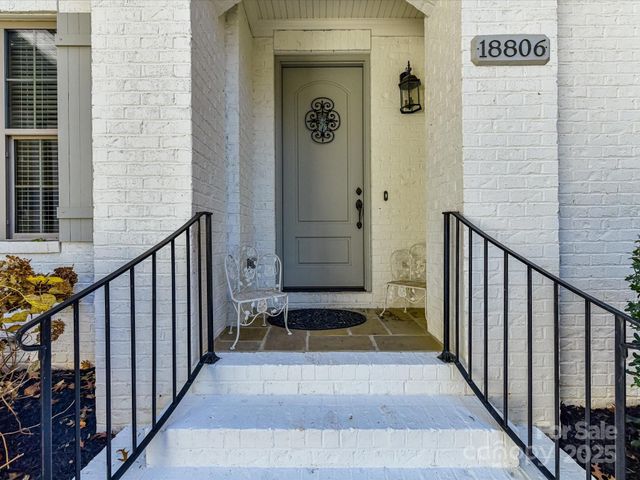 18806 Fore Sail Court, Cornelius, NC 28031