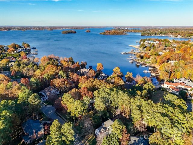 18806 Fore Sail Court, Cornelius, NC 28031