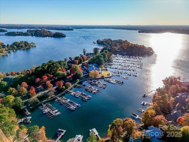 18806 Fore Sail Court, Cornelius, NC 28031