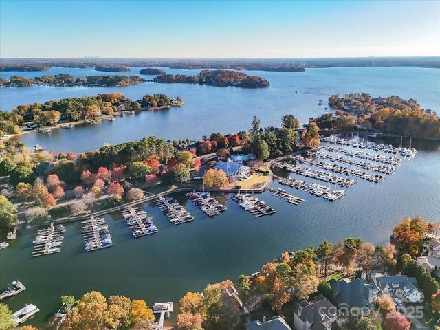 18806 Fore Sail Court, Cornelius, NC 28031