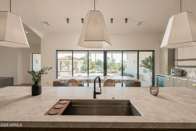 10541 E WINDROSE Drive, Scottsdale, AZ 85259