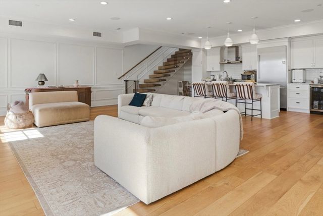 374-398 Bunker Hill St 307, Boston, MA 02129