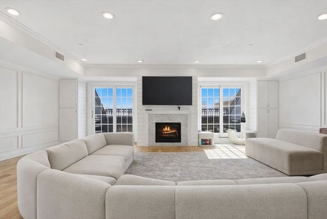 374-398 Bunker Hill St 307, Boston, MA 02129