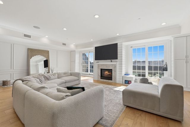 374-398 Bunker Hill St 307, Boston, MA 02129