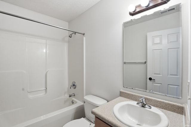 2504 Grand Canyon Corridor, Fort Wayne, IN 46808