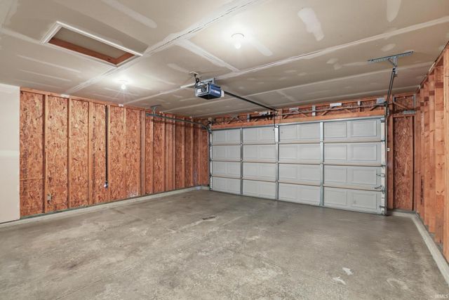 2504 Grand Canyon Corridor, Fort Wayne, IN 46808