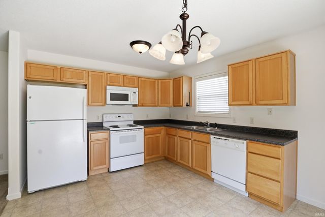 2504 Grand Canyon Corridor, Fort Wayne, IN 46808