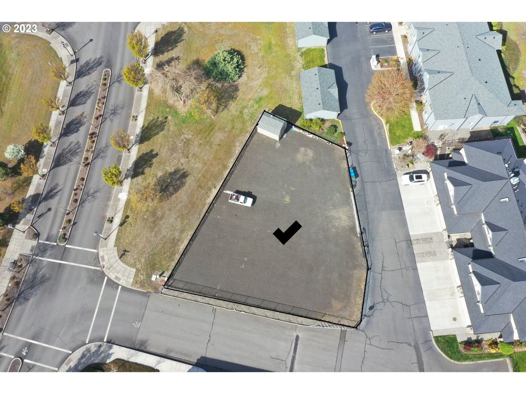 LONE PINE Ln, The Dalles, OR 97058