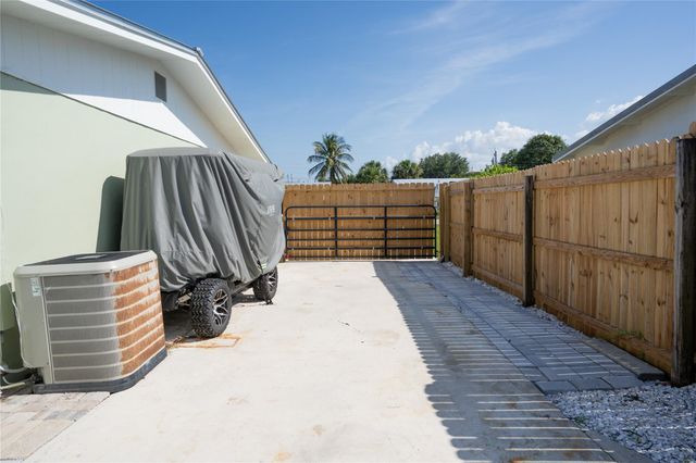 1415 NE Silver Maple Way, Jensen Beach, FL 34957